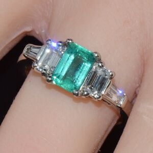 CERTIFIED NATURAL 2.08CTS VS F DIAMOND EMERALD PLATINUM FIVE STONE RING